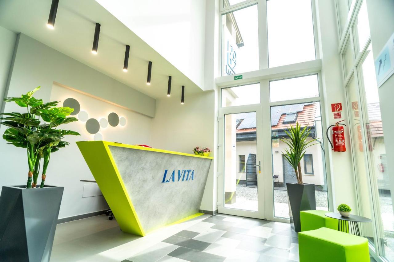 La Vita Premium Panzio Gyula Exteriér fotografie