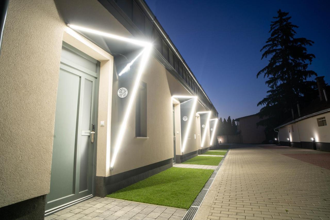 La Vita Premium Panzio Gyula Exteriér fotografie